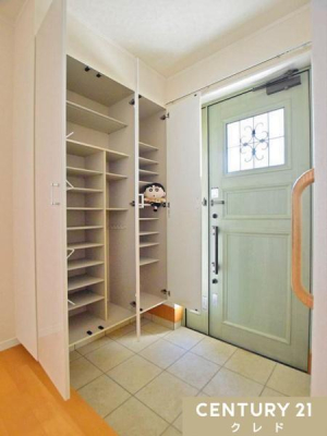 ���� �V��܂ō����̂����e�ʃV���[�Y�{�b�N�X���������܂����B
���Ƒ��S���̌C���܂Ƃ߂ĕЕt������̂ŁA���փz�[���������L�X�Ǝg���܂��B