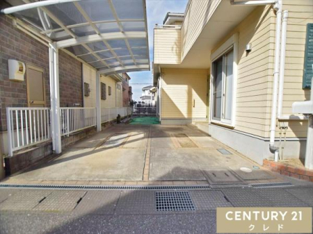 ���ԏ� ��؂Ȃ��Ԃ��J�⎇�O��������J�[�|�[�g�t���̃J�[�X�y�[�X�B
���Ԃ�2��\�i�Ԏ�ɂ��j�����̒ʋ΂₨�q�l�̑���}���ȂǁA�Ԉړ������C���̕��ɂ��������ł��ˁB