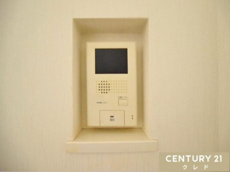 ���̑� �yTV���j�^�[�t���C���^�[�t�H���z  
���K�҂̎p�������̃��j�^�[�Ŋm�F�ł�����S�̐ݔ��B  
�Z�[���X�Ȃǂ̑Ή����T�������Ƃ���A���q�l�̂�����Ԏ��ɂ��S�����@�\�ł��B