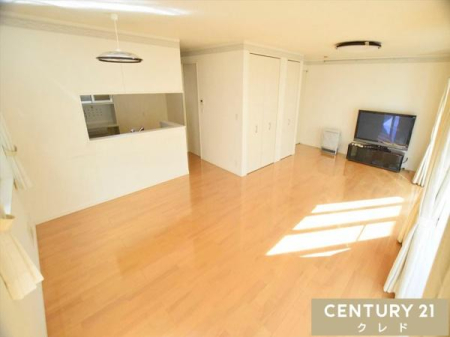 ���r���O �yLDK21���z
21���̍L�X�Ƃ������r���O�͉Ƌ�̔z�u�����R���݁B���Ƒ��F�l�ł������Ƃ��낰���ґ�ȋ�Ԃł��B