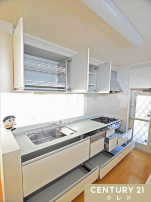 �L�b�`�� �����̉Ǝ������K�ɂ��Ă����A�@�\�I�ȃV�X�e���L�b�`���B�㉺�ɖL�x�Ȏ��[�X�y�[�X������A��������H�����������Еt���܂��B