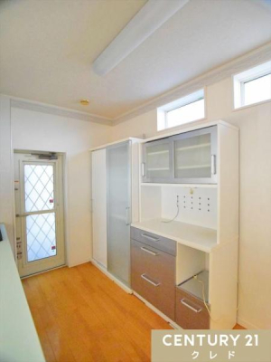 �L�b�`�� �����t���̑�^�J�b�v�{�[�h������A�H��⒲���Ɠd����������Ǝ��[�B��������t���Ă��邽�߁A�S�~�o���⊷�C���X���[�Y�ɂł��܂��B