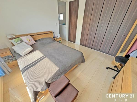 �Q�� �y�m��8���z
�]�T�̂���L���ŉ��K�ɉ߂����鎺���͕v�w2�l�̐Q���ɂ��������߂ł��B
�x�b�h�T�C�h�Ƀe�[�u����u������A�Ǐ��̂��߂̓����{��u�����Ƃ��ł��܂��B