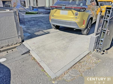 ���ԏ� �J�[�X�y�[�X�ɂ�2��̎Ԃ����ԉ\�i�Ԏ�ɂ��j�ł��B
�v���C�o�V�[�ƈ��S�����m�ۂ��ꂽ�A�v���[�`�ƂȂ��Ă��܂��B