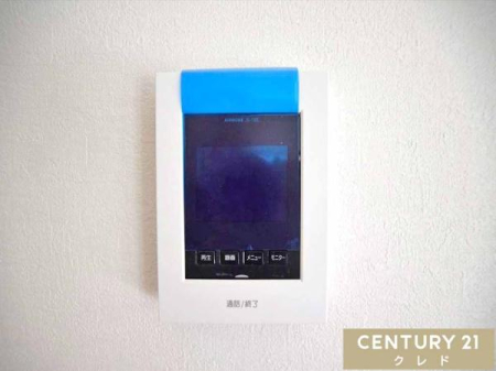 ���̑� �yTV���j�^�[�t���C���^�[�t�H���z  
���K�҂̎p�������̃��j�^�[�Ŋm�F�ł�����S�̐ݔ��B  
�Z�[���X�Ȃǂ̑Ή����T�������Ƃ���A���q�l�̂�����Ԏ��ɂ��S�����@�\�ł��B