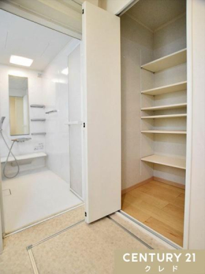 ���[ �y���ʎ��@���[�z
�^�I�����܁A�X�L���P�A�p�i�Ȃǂ𐮗����A�X�y�[�X��L�����p���܂��B�X�b�L���Ƃ���������ۂ��A�g���₷������␴���������o���܂��B���[���H�v���邱�ƂŁA�|�����ȒP�ɂȂ�܂��B