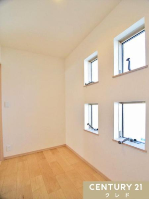 ���[ �y�[��2.2���z
���[�⃊���[�g���[�N�A�L�b�Y�X�y�[�X�ȂǑ��ʂɎg����2.2���̔[�˂�����܂��B
�����t���Ă���̂Ŋ��C���ǍD�B���C��������܂���B