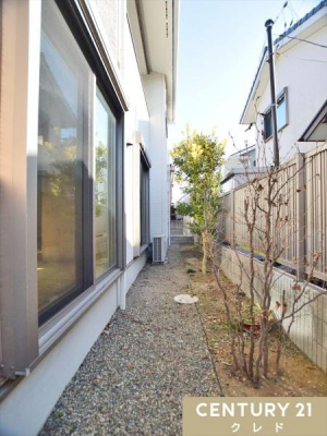 �� �A�͂Ȃǐg�߂ɗ΂��y���߂邨�낪����܂��B
�G�߂��Ƃɕω�����A���𒭂߂���A���q�l��y�b�g�̗V�я�Ƃ��Ă������p���������܂��B