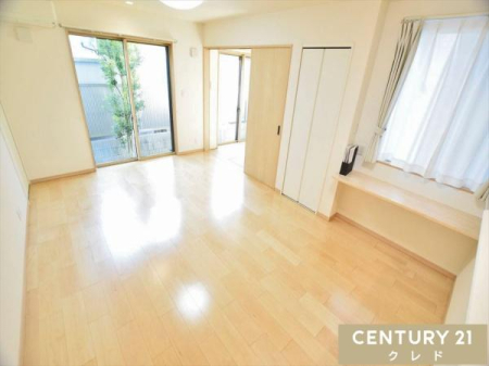 ���r���O �yLDK15.3���z
2�����̑����獷�����ޖ��邢�z�������������ݍ��݂܂��B
���邭�J���I�ȉƑ����L�̋�Ԃŉ�b�����y���݂��������܂��B