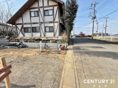 �O�ʓ��H�܂ތ��n�ʐ^ �S���A����2�䒓�ԉ\�I
���ӂ͗����������Z��X�ƂȂ��Ă���A�V�����������n�߂�̂ɂӂ��킵���Z���B