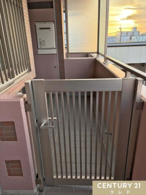 ���� �v���C�x�[�g�����ӂ�����t����p�|�[�`�́A�x�r�[�J�[��A�E�g�h�A�p�i�̈ꎞ�u���ɂ��֗��ł��B