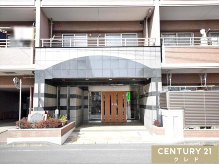 �G���g�����X ���X�܂Ő��|���s���͂����A���������ӂ��G���g�����X�B�h�ƃJ�����̐ݒu�ɉ����A�����͊Ǘ��l���Ζ����Ă��邽�߃Z�L�����e�B�ʂ����S�ł��B