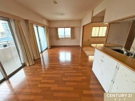 ���r���O �yLDK18.4���z
��؂ȉƑ����W�܂邩�炱��������肽���ꏊ�B�y�����H���Ɖ�b���n�܂�ꏊ���؂ɂ����f�G�ȏꏊ�ƂȂ��Ă��܂��B