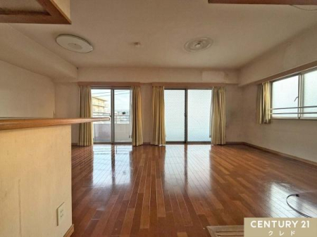 ���r���O �yLDK18.4���z
�쓌�����̑傫�ȑ�����g���ȗz�����������ޖ��邢��ԁB���Ƒ��ł������Ƃ��낰��A�J���I�ŐS�n�悢�������ł��B