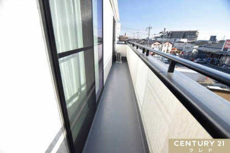 �o���R�j�[ 2�̕������q����J���I��3�K�o���R�j�[�B
����͂������A�����̗΂���Ă���ƁA�V���ł̂�����Ƃ����y���݂����������ł��ˁB