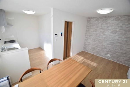 ���r���O �ؖڂ̉�����ƃV�b�N�ȃA�N�Z���g�N���X�����a�����A�������ꂽ�f�U�C���̃��r���O�B
���D���ȃC���e���A�Ɉ͂܂ꂽ�Z��ԂŖ�����Ȃ���Ƒ��Ƃ̎��Ԃ���ނ��Ƃ��ł��܂��B