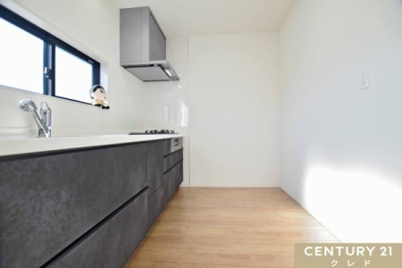 �L�b�`�� �L�b�`���͑�l2�l������ł���Ƃ�̂���L���ŁA�����̉Ǝ��̎��Ԃ����K�ɁB
���q���܂́u����Ă݂����I�v�ɂ��A�Ί�ŉ��������Ȃ��Ԃł��B