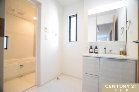 ���ʑ�E���ʏ� ���̗��ɂ����Ղ�̎��[�X�y�[�X��������O�ʋ��^�C�v�̐��ʉ��ϑ�B�U�炩�肪���ȏ�������������Еt���A�����ȋ�Ԃ�ۂĂ܂��B