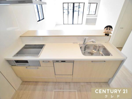 �L�b�`�� ������������t���I�[�v���L�b�`���́A���r���O�S�̂����n����J���I�ȋ�ԁB
��Еt�����y�ɂȂ�H��@��A�������ȒP��IH�q�[�^�[�A�򐅊�ȂǉƎ����T�|�[�g����@�\���[���I