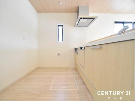 �L�b�`�� �L�b�`���͑�l2�l������ł���Ƃ�̂���L���ŁA�����̉Ǝ��̎��Ԃ����K�ɁB
���q���܂́u����Ă݂����I�v�ɂ��A�Ί�ŉ��������Ȃ��Ԃł��B