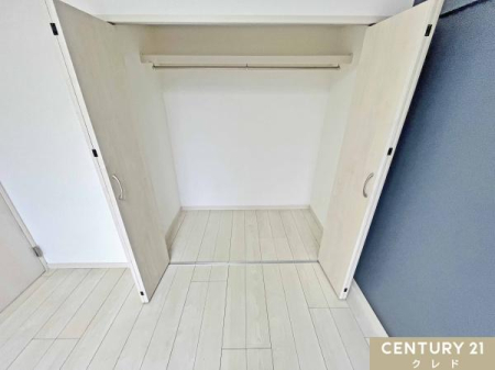 ���[ �n���K�[�p�C�v�t�����[��݂��Ă��܂��B�|���邾���Ŏ��[�ł���̂ŃV���c��R�[�g�̃V�����}���₷���A�����̐g�x�x���X���[�Y�ɁB