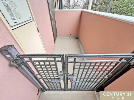 ���� ���փ|�[�`�����֑O�ɂ��Ă��邨�����̂��߁A�v���C�x�[�g�����v���X����܂��B
�|�[�`���ɂ��q�l�̎O�֎Ԃ�V���u���Ă����̂������ł��ˁB