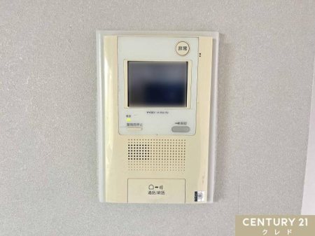 ���̑� �yTV���j�^�[�t���C���^�[�z���z
���ւ��J����O�ɉf���E�����ő�����m�F�ł��A�h�Ɩʂɔz���B���q�l�̂�����Ԃ�P�g�̕��ɂ��S�����ݔ��ł��B
���r���O���烏���^�b�`�ŉ��΂ł��܂��B