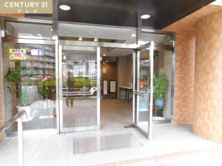 �G���g�����X �y�I�[�g���b�N�z
���̂����Y�ꂪ�����Ă��h�A���܂�Ǝ����Ō����{�������I�[�g���b�N�́A�󂫑��΍��h�Ɩʂł����S�Ȑݔ��ƂȂ��Ă��܂��B