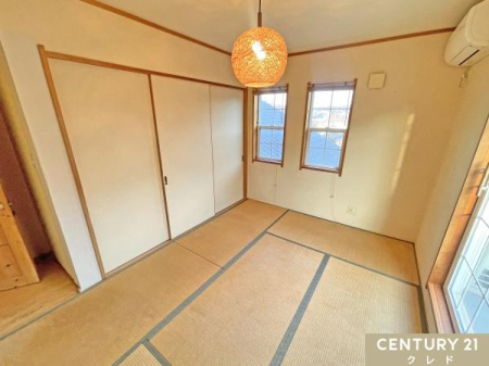 ���r���O �y2�K�a��6���z
���E�M�����炰�A�N�b�V������������a���́A�f���ł��낰���ԁB
������������a���_���ȃf�U�C���ł��B