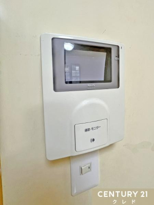 ���̑� �yTV���j�^�[�t���C���^�[�z���z
���ւ��J����O�ɉf���E�����ő�����m�F�ł��A�h�Ɩʂɔz���B���q�l�̂�����Ԃ�P�g�̕��ɂ��S�����ݔ��ł��B
���r���O���烏���^�b�`�ŉ��΂ł��܂��B