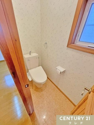 �g�C�� �y2�K�g�C���z
���Z�܂��ɂ͊e�K3�J���Ƀg�C��������܂��B
���q�l�⍂��҂̂��Ƒ������邲�ƒ�ɂ��I�X�X���B
��ԂȂǂ̊K�i�̏���~��̃��X�N�����炵�܂��B