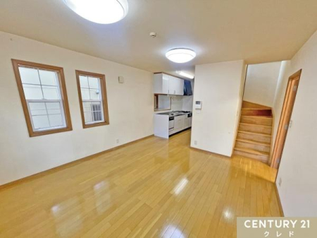 ���r���O �yLDK14���z
���R�Ɓu�������܁v�u�����Ă��܂��v�̈��A�����܂�郊�r���O�K�i�̗p��LDK��14���B
�񐢑ѓ����ł̌����ɂ����ʓI�ł��B