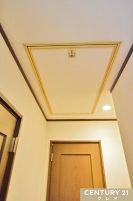 ���[ �y���������[�z
�G�߉Ɠd��A�E�g�h�A�p�i�ȂǕ��i�g��Ȃ��ו���V�䗠�Ɏ��[���邱�ƂŁA�������ő���ɍL�����p�\�I