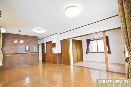 ���r���O �yLDK15.1���z
�����K���f�U�C���Ƃ������ȃy���_���g���C�g���ʂ�LDK15.1���B
�N���V�J���ȓ����Ǝ��p�I�Ȏ��[�����˔������A�Ƒ��̎��Ԃ�L���Ɉ�ދ�ԁB