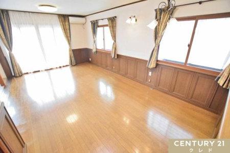 ���r���O �yLDK15.1���z
���邢�t���[�����O�Ɩ؂̂ʂ����肪���a�������������̂��郊�r���O�E�_�C�j���O�B
3�ʍ̌��ŗz������E�ʕ��ǍD�I