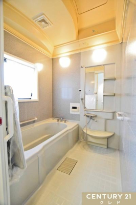 ���� �肷��t���ň��S���ė����ւ̏o���肪�ł��A�Ƒ��݂Ȃ��܂����K�Ɏg����悤�A�@�\�ʂɂ��z������Ă��܂��B
�֗��Ȓǂ������@�\�t���B