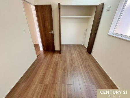 �m�� �y�m��5.25���z
5.25���̎����ɂ̓f�U�C�����ƊJ�������y���߂�V��������܂��B
���R���ł����邭�A�ӂƌ��グ��ΐ�𒭂߂��܂��B