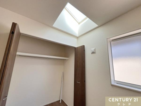 �m�� �y�m��5.25���z
5���̗m���͏��ւȂǉƑ��\���⃉�C�t�X�^�C���ɍ��킹�ă}���`�ɑΉ��B
����x�b�h��z�u���A�����I�ȍ�Ƌ�Ԃ⃊���b�N�X�ł���ꏊ�Ƃ��Ċ��p�ł��܂��B