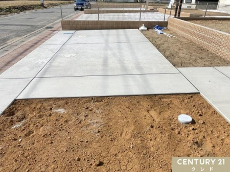 ���ԏ� 3����߂邱�Ƃ̂ł��钓�ԏ�́A�X�y�[�X���L���Ƒ��̎Ԃ◈�q���]�T�������Ē��ԉ\�B
�o��������K�Ō����I�ɃX�y�[�X���g���܂��B