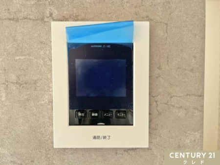 ���̑� �yTV���j�^�[�t���C���^�[�z���z
���ւ��J����O�ɉf���E�����ő�����m�F�ł��A�h�Ɩʂɔz���B���q�l�̂�����Ԃ�P�g�̕��ɂ��S�����ݔ��ł��B
���r���O���烏���^�b�`�ŉ��΂ł��܂��B