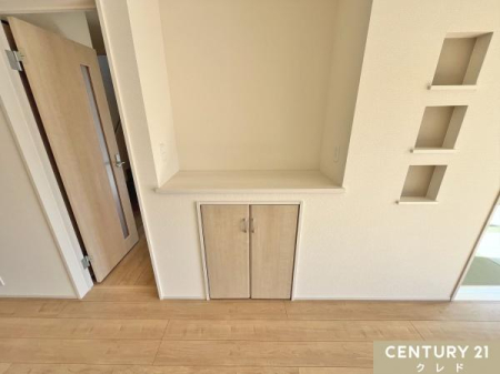 ���[ �y�L�b�`�����[�z
�L�b�`�����Ɏ��[�����邽�ߓ����ɂ�Ƃ�����A�Z��Ԃ��L���m�ہB
�L�b�`���c�[���Ȃǂ���������Ǝ��[���邱�Ƃ��ł������̂������₨�|�������K�ɍs�����Ƃ��ł��܂��B