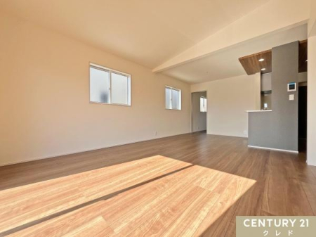 ���r���O �yLDK18���z
�Z��o���̂��邨�q�l������5�`6�l�̂��Ƒ���������18���̃��r���O�ł��B
�Ƌ��u���Ă���Ƃ�̓�����ۂĂ܂��B