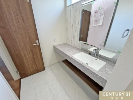 ���ʑ�E���ʏ� �J�E���^�[�������L�����ʉ��ϑ�́A�Ƒ��S���������Ɏg�p�ł��܂��B
�L�x�Ȏ��[�X�y�[�X�ŉ��ϕi����p�i���X�b�L�������ł��A�g���₷��������B���̖Z�������Ԃł��X�g���X�Ȃ��A���K�ɏ������ł��܂��B