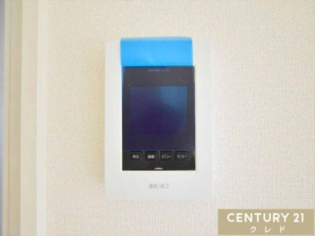 ���̑� �yTV���j�^�[�t���C���^�[�t�H���z  
���K�҂̎p�������̃��j�^�[�Ŋm�F�ł�����S�̐ݔ��B  
�Z�[���X�Ȃǂ̑Ή����T�������Ƃ���A���q�l�̂�����Ԏ��ɂ��S�����@�\�ł��B