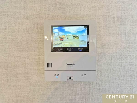 ���̑� �yTV���j�^�[�t���C���^�[�t�H���z  
���K�҂̎p�������̃��j�^�[�Ŋm�F�ł�����S�̐ݔ��B  
�Z�[���X�Ȃǂ̑Ή����T�������Ƃ���A���q�l�̂�����Ԏ��ɂ��S�����@�\�ł��B