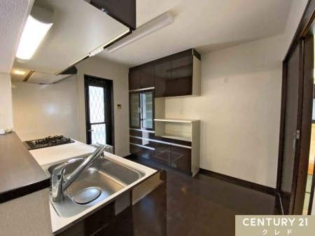 �L�b�`�� �����t���̑�^�J�b�v�{�[�h������A�H��⒲���Ɠd����������Ǝ��[�B��������t���Ă��邽�߁A�S�~�o���⊷�C���X���[�Y�ɂł��܂��B