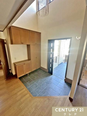 ���� �㕔�ɐ�������z�����J���I�Ȍ��ցB
���[�����邽�߉Ǝ��E�����������m�ۂ��邱�Ƃ��ł��A�Ƒ�������ŌC�𗚂��A�o�����邱�Ƃ��ł��܂��B