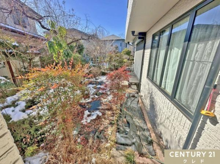 �� �A�͂Ȃǐg�߂ɗ΂��y���߂邨�낪����܂��B
�G�߂��Ƃɕω�����A���𒭂߂���A���q�l��y�b�g�̗V�я�Ƃ��Ă������p���������܂��B