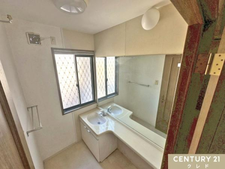 ���ʑ�E���ʏ� �J�E���^�[�������L�����ʉ��ϑ�́A�Ƒ��S���������Ɏg�p�ł��܂��B
�L�x�Ȏ��[�X�y�[�X�ŉ��ϕi����p�i���X�b�L�������ł��A�g���₷��������B���̖Z�������Ԃł��X�g���X�Ȃ��A���K�ɏ������ł��܂��B