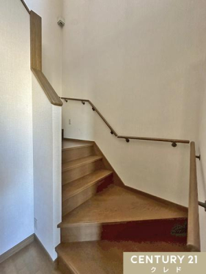 ���̑� �y�肷��t���K�i�z
�p�����s����ɂȂ�₷���K�i�ɂ͊y�ɑ̂��x������肷�肪���Ă��܂��B
�����̎ア���N�̕��₨�q�l�܂ŕ��L�����Ɉ��S�̐ݔ��ł��B